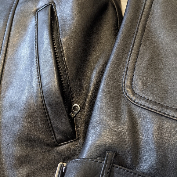 Danier Leather Jacket. Vintage 90s. - Picture 10 of 12